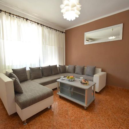 Apartments Blazevic Omišalj Buitenkant foto