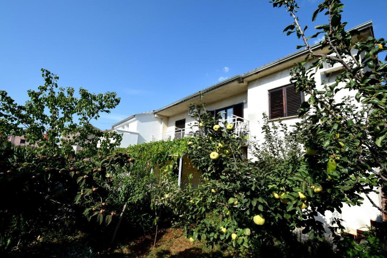 Apartments Blazevic Omišalj Buitenkant foto