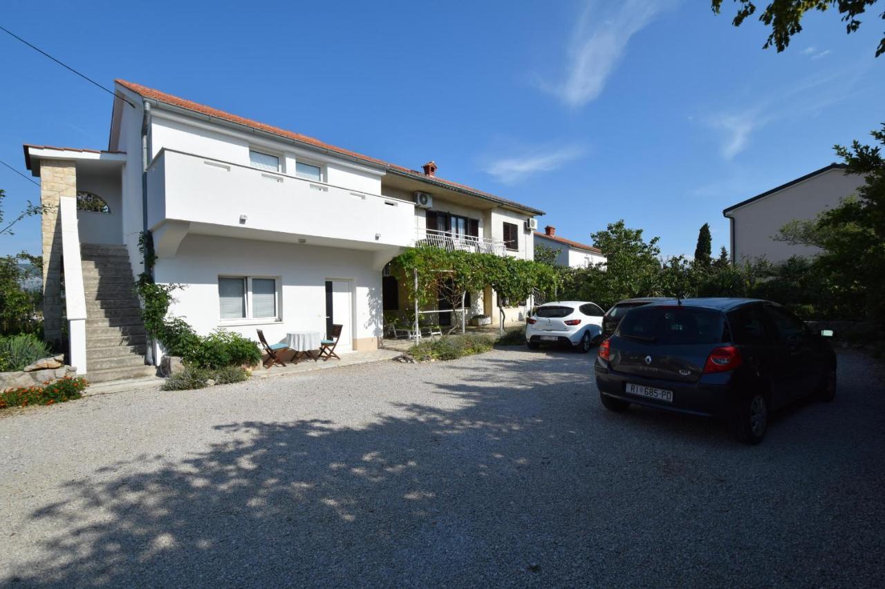Apartments Blazevic Omišalj Buitenkant foto