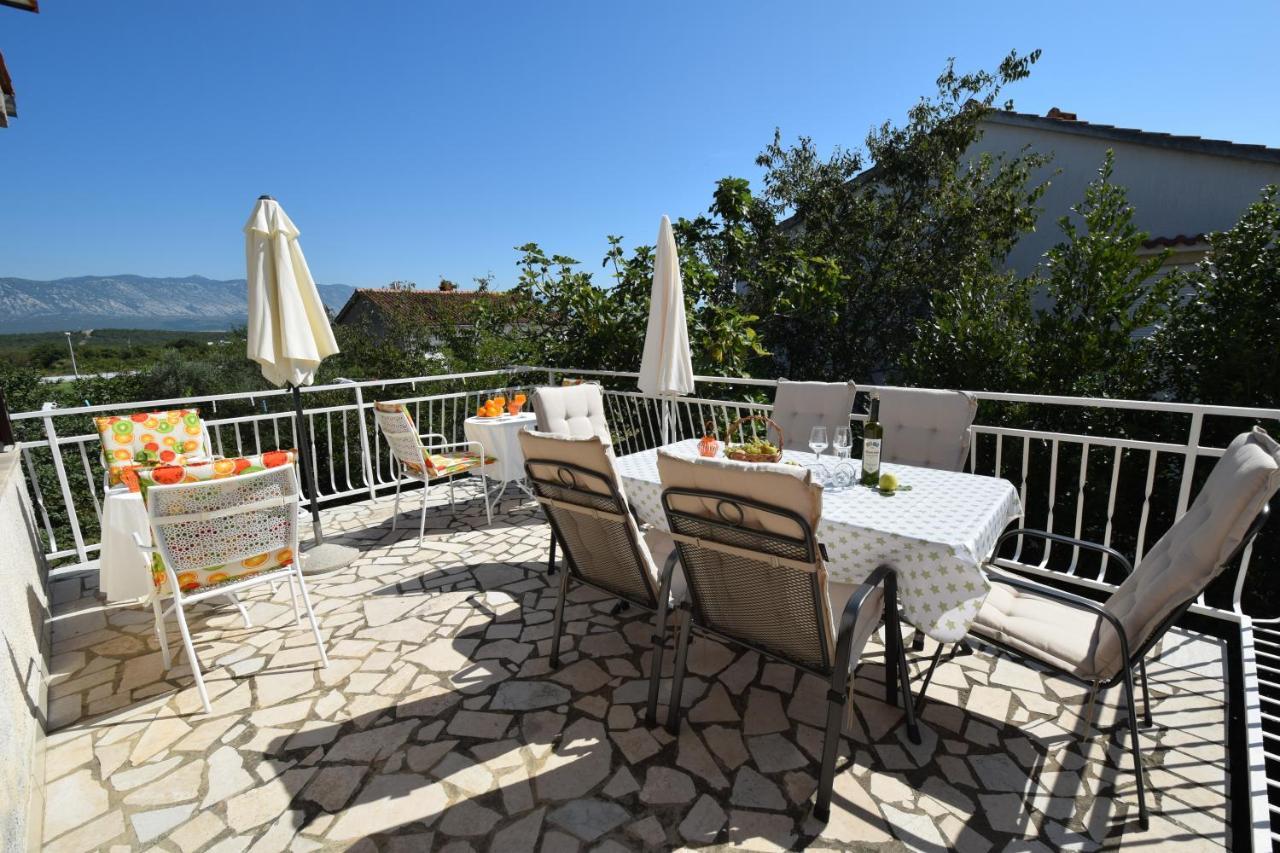 Apartments Blazevic Omišalj Buitenkant foto