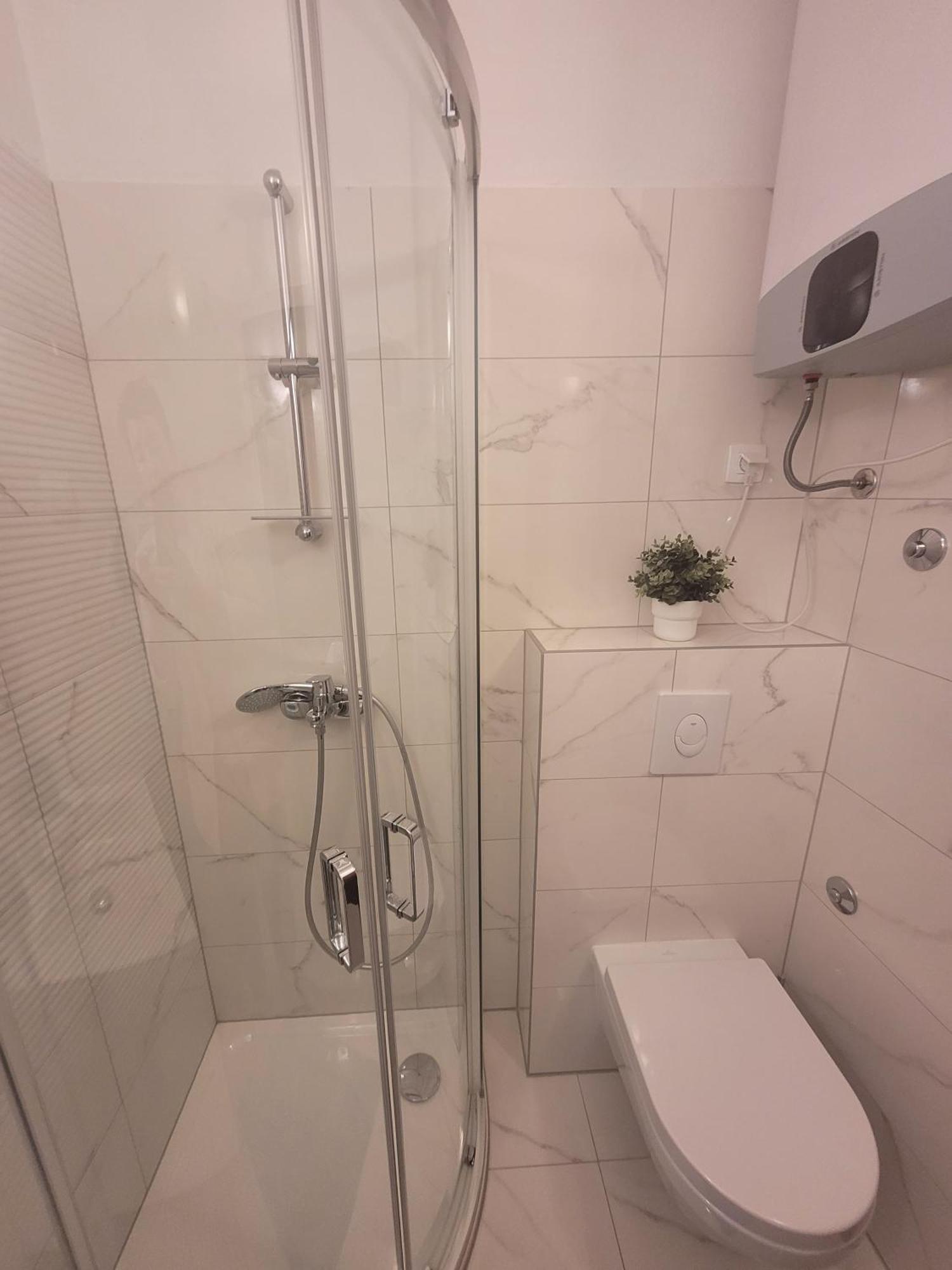 Apartments Blazevic Omišalj Buitenkant foto