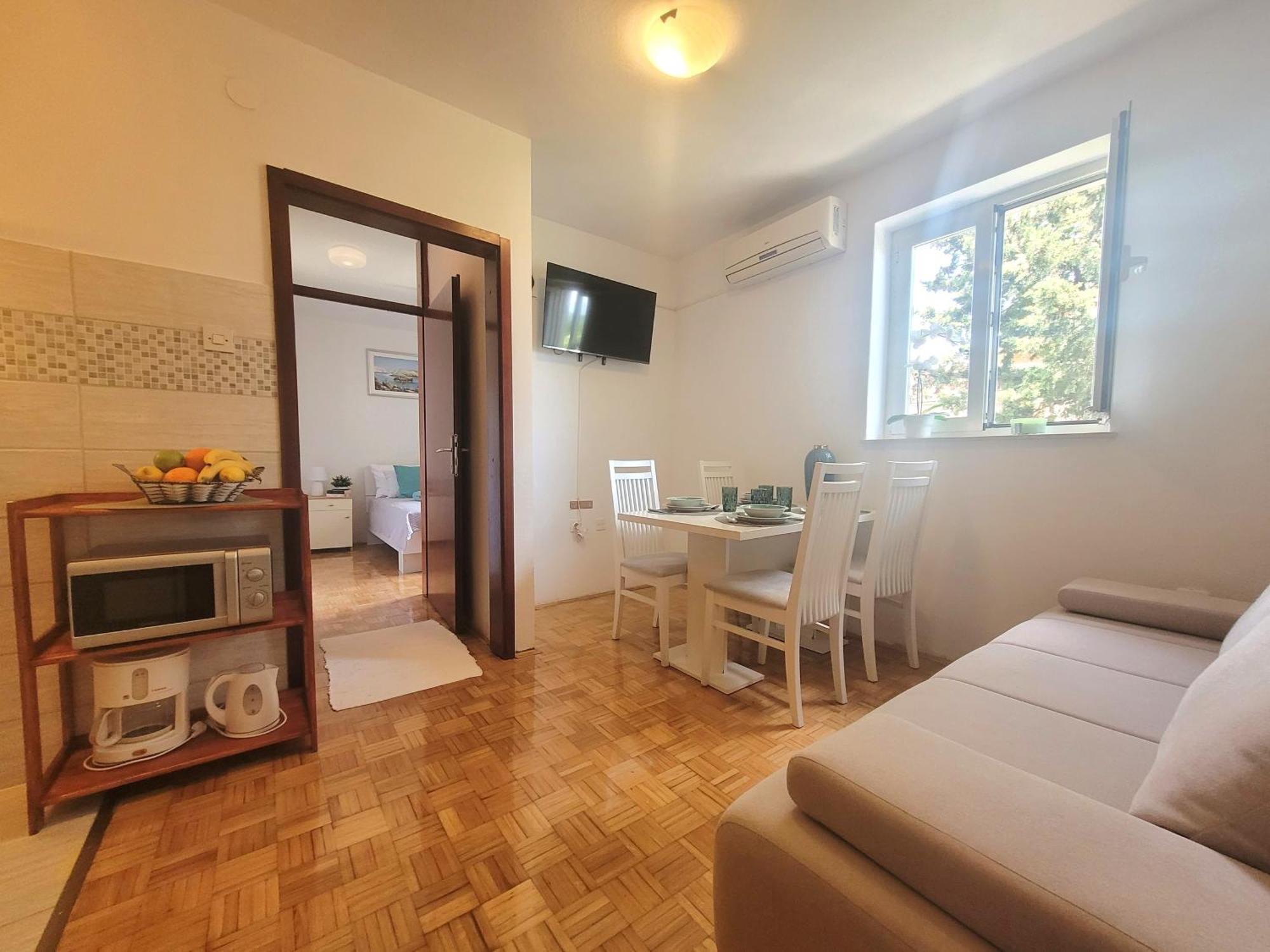 Apartments Blazevic Omišalj Buitenkant foto