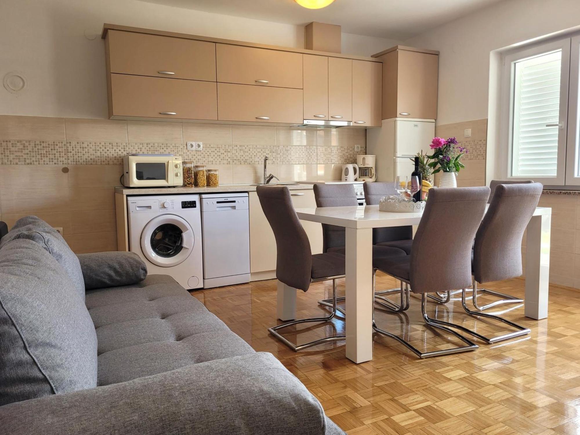 Apartments Blazevic Omišalj Buitenkant foto
