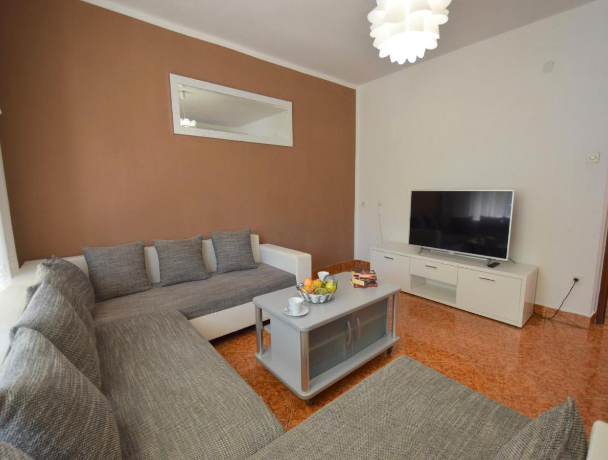Apartments Blazevic Omišalj Buitenkant foto