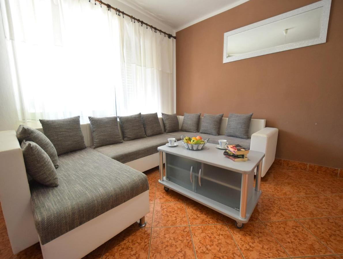 Apartments Blazevic Omišalj Buitenkant foto