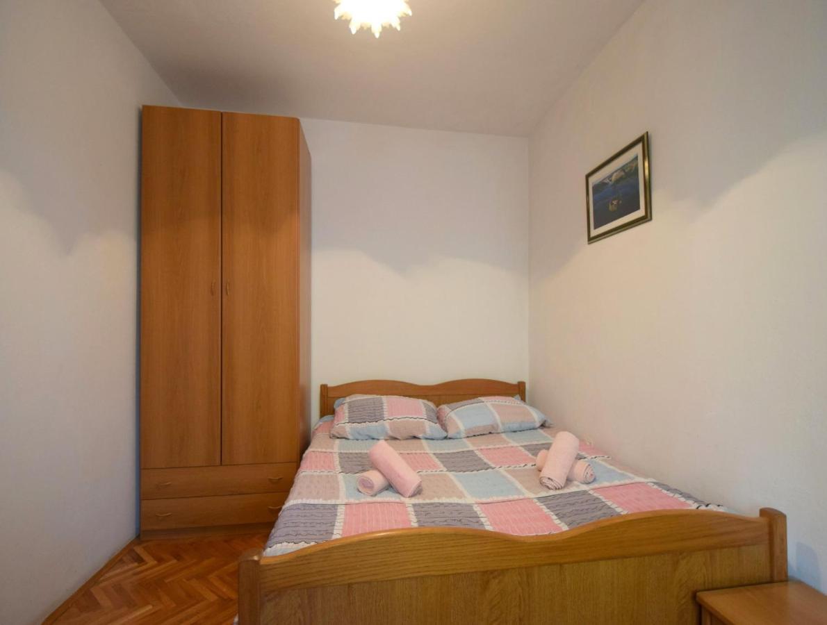 Apartments Blazevic Omišalj Buitenkant foto