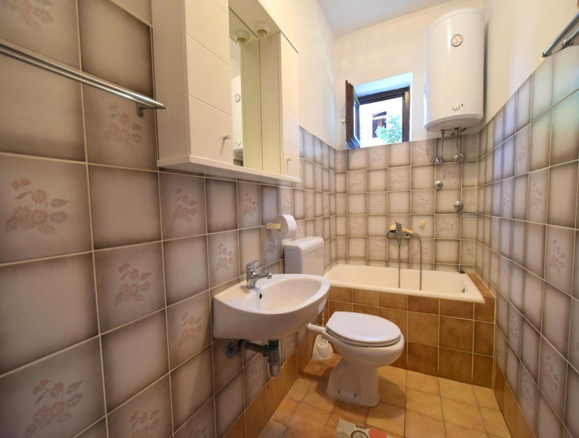 Apartments Blazevic Omišalj Buitenkant foto