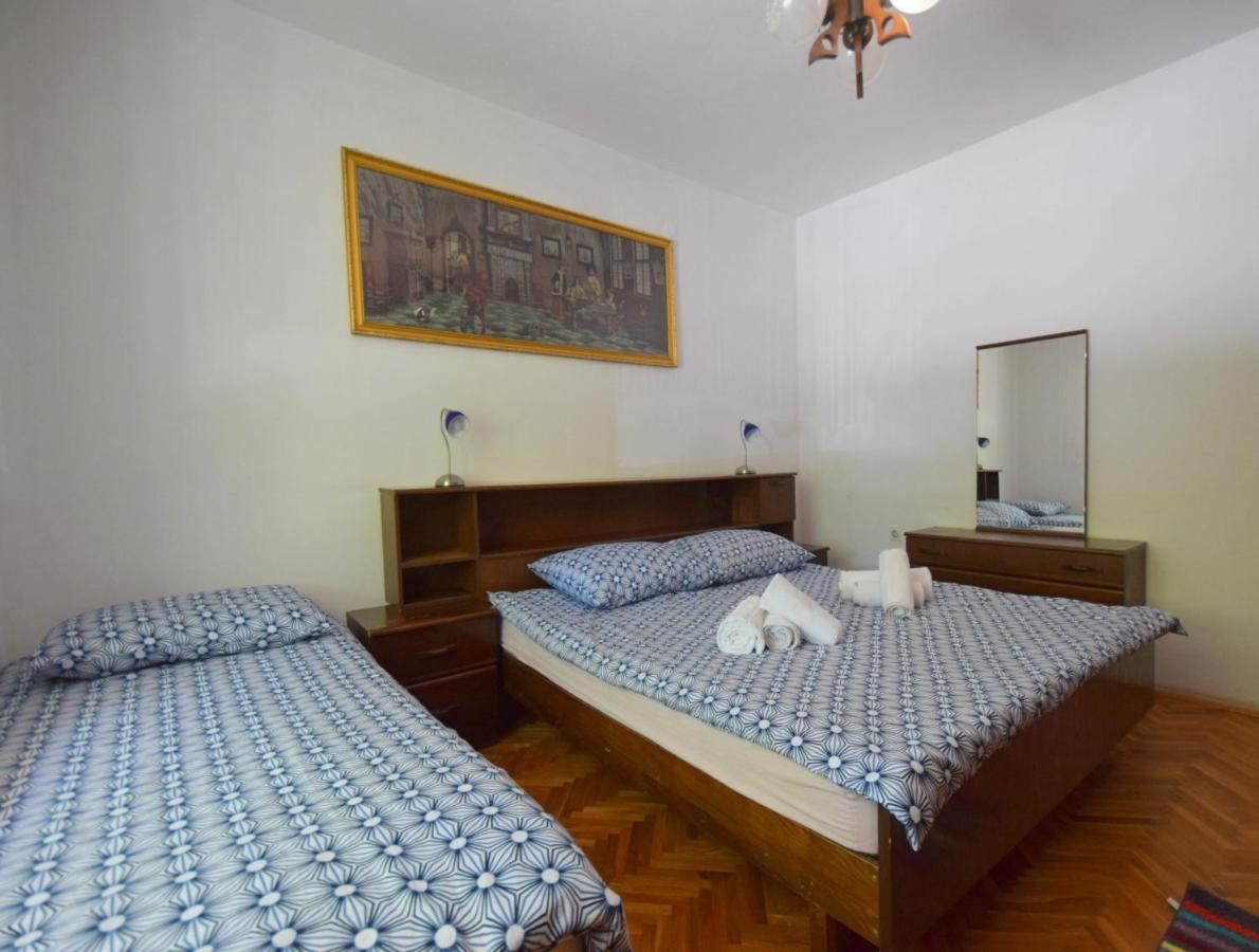 Apartments Blazevic Omišalj Buitenkant foto