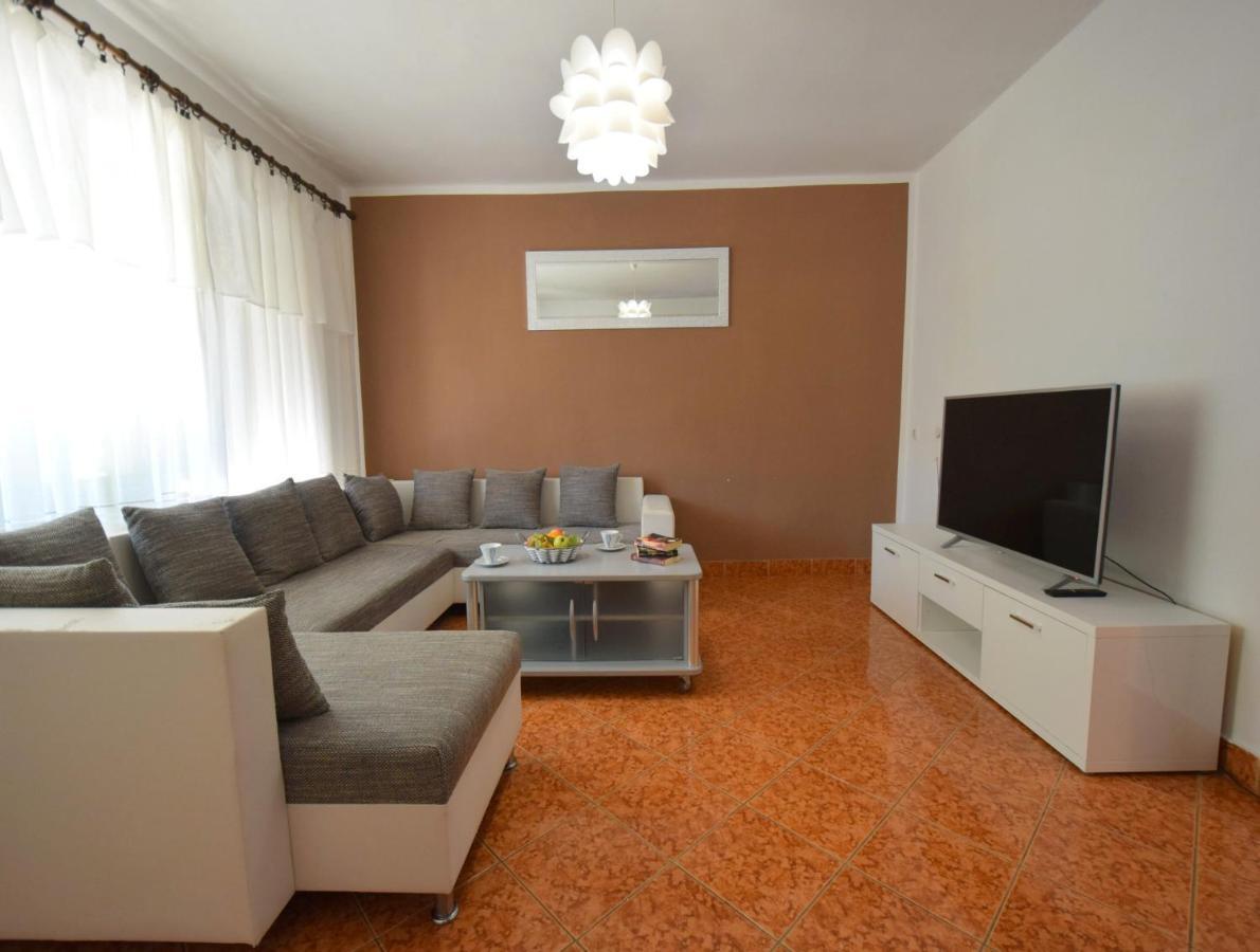 Apartments Blazevic Omišalj Buitenkant foto