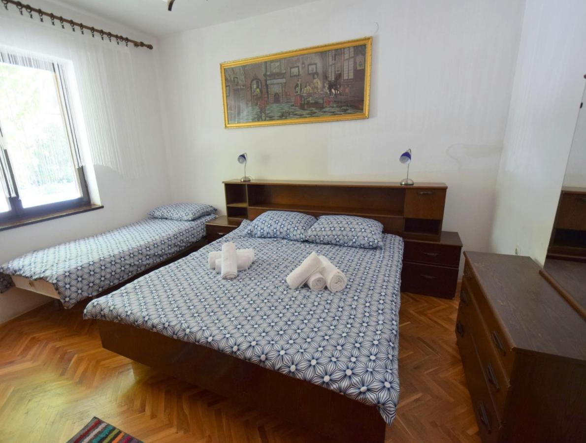 Apartments Blazevic Omišalj Buitenkant foto