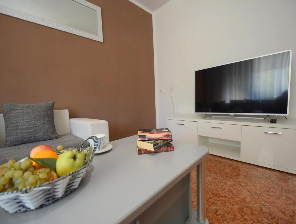 Apartments Blazevic Omišalj Buitenkant foto