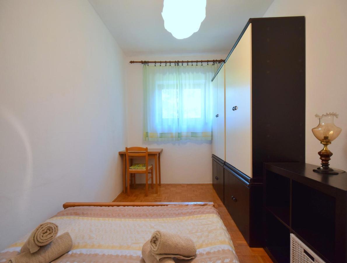 Apartments Blazevic Omišalj Buitenkant foto