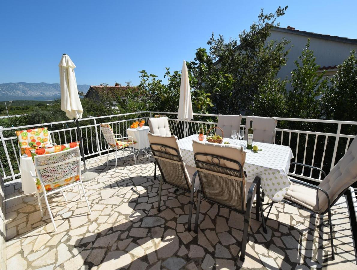 Apartments Blazevic Omišalj Buitenkant foto
