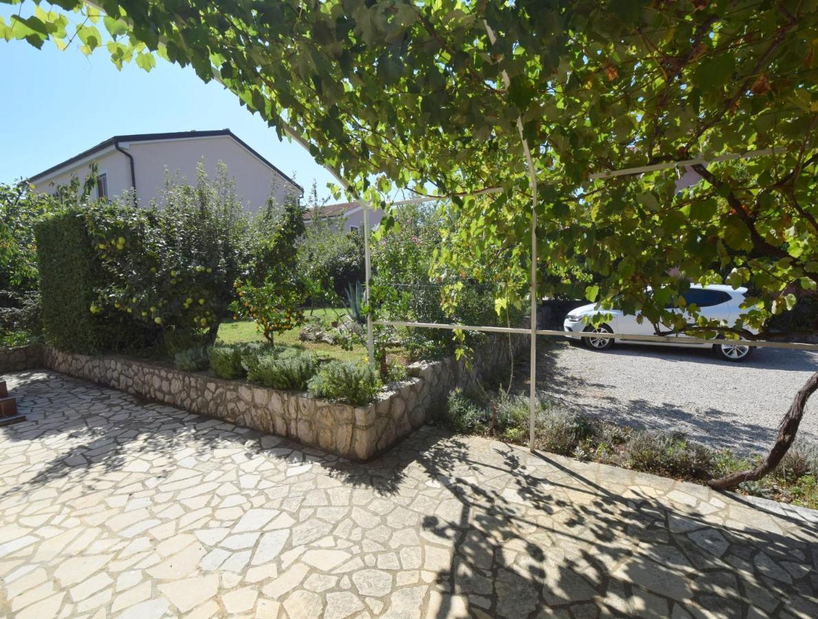 Apartments Blazevic Omišalj Buitenkant foto